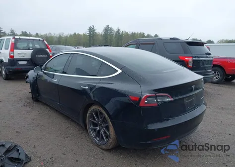 2018 Tesla Model 3 Long Range/Performance z USA, uszkodzony, nr VIN 5YJ3E1EB3JF064096